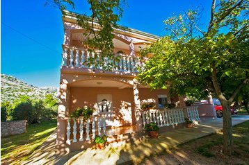 Chorvatsko Privát Starigrad Paklenica, Exteriér